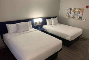 Postel nebo postele na pokoji v ubytování Microtel Inn & Suites by Wyndham Rehoboth Beach
