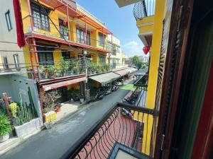 金河大酒店的阳台或露台