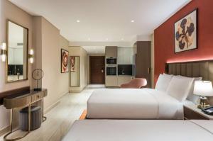 Doubletree By Hilton Amman Hotel & Residences客房内的一张或多张床位