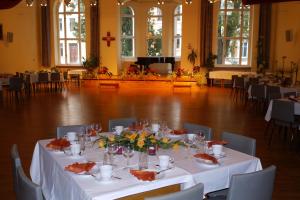 Restoran või mõni muu söögikoht majutusasutuses Pension zur Wartburg