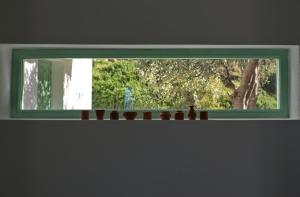 a window on top of a mantel with a ledge at Villa Aquilo in Megali Ammos