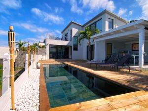 Πισίνα στο ή κοντά στο Villa Vacoa Private pool ocean view 15 beach