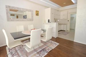 Imagen de la galería de Apartment Matej, en Budva