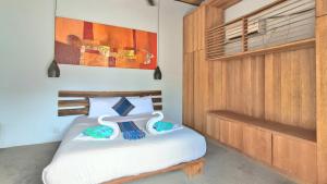 Postel nebo postele na pokoji v ubytování Kies Villas Lombok