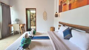 Postel nebo postele na pokoji v ubytování Kies Villas Lombok