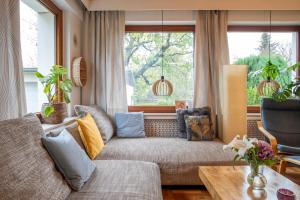 Ruang duduk di Heimathafen Hannover- Big House with swimmingpool, sauna and garden