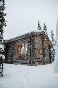 a log cabin in the snow at Rukan Talvikota in Kuusamo +19 photos