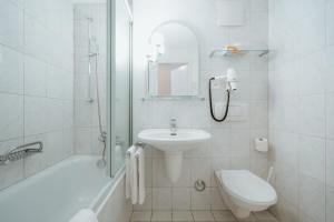 Koupelna v ubytování Parkhotel Schwert + 37 fotografií