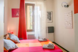 Łóżko lub łóżka w pokoju w obiekcie BnButler - Navigli Apartment - Vicolo Lavandai