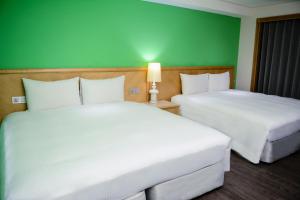 Letto o letti in una camera di Green World Triple Beds