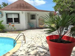 A piscina em ou perto de Maison accueillante à Saint-François avec piscine privée.