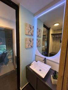 Fotografie z fotogalerie ubytování Modern Studio in South Cali - Style & Comfort v destinaci Cali