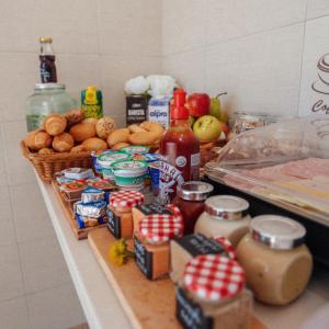 Jedlo v ubytovaní bed & breakfast alebo blízkom okolí