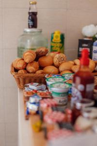 Jedlo v ubytovaní bed & breakfast alebo blízkom okolí