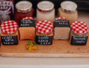 Jedlo v ubytovaní bed & breakfast alebo blízkom okolí