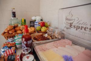 Jedlo v ubytovaní bed & breakfast alebo blízkom okolí
