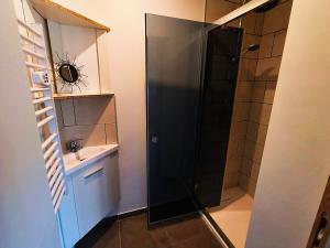 Koupelna v ubytování Gîte de Jastres + 9 fotografií