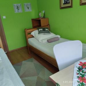 Posteľ alebo postele v izbe v ubytovaní Homestay Stróżówka