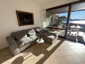 a living room with a couch and a table at Bella Rosa in Ghiffa