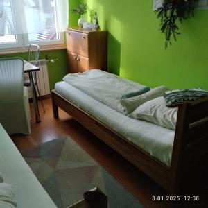 Posteľ alebo postele v izbe v ubytovaní Homestay Stróżówka