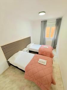 Posteľ alebo postele v izbe v ubytovaní Apartamento Costa Brava 22 + 13 fotografií