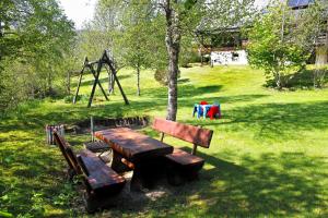a park with a wooden bench and a playground at Herbstliche Auszeit für Familien und Paare - Ferienhaus Albmatte in Feldbergnähe - direkt neben dem Radon Revitalbad mit Sauna und Therme in St. Blasien +53 photos
