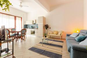 a living room with a blue couch and a table at CASA LORY Balduina in Rome