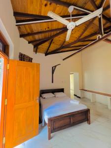 Postel nebo postele na pokoji v ubytování MALWATHTHA MOUNT VILLA KANDY