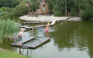Ospiti di Chalet Makkum C99B met prive gelegen tuin aan het water