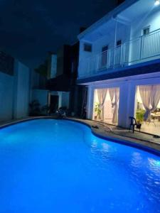 A piscina em ou perto de Mactan Reihenhaeuser
