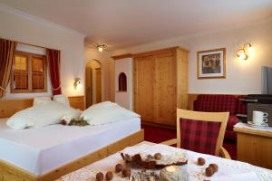 Postel nebo postele na pokoji v ubytování Hotel am Römerweg + 37 fotografií
