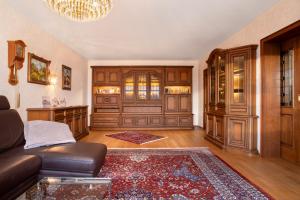 a living room with a couch and a table at Ferienhaus Justi in Meckenbeuren