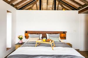 Postel nebo postele na pokoji v ubytování Casa de Ensueño mit beheiztem Pool und Jacuzzi