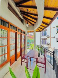 Balkón nebo terasa v ubytování MALWATHTHA MOUNT VILLA KANDY