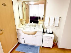 Kuchyň nebo kuchyňský kout v ubytování PetitHotel017全室ミニキッチン付きファミリルーム 飲食街中心 阿波踊り会館7分 文理 徳島大学 アスティとくしま車8分