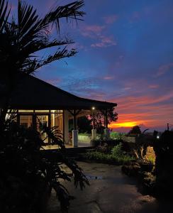 O nascer ou o pôr do sol visto a partir das estalagens