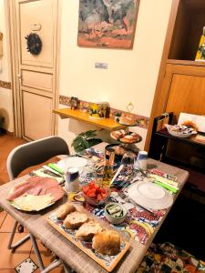Jedlo v ubytovaní bed & breakfast alebo blízkom okolí
