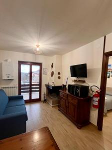 Μια τηλεόραση ή/και κέντρο ψυχαγωγίας στο Rama Apartments +24 φωτογραφίες