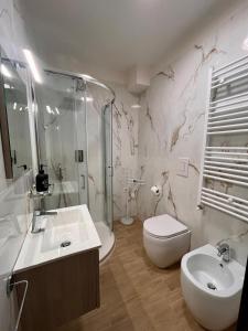 Ένα μπάνιο στο Rama Apartments