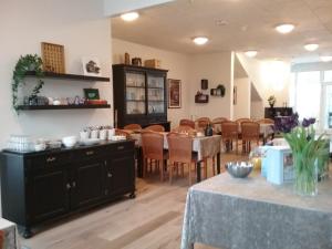 Restoran või mõni muu söögikoht majutusasutuses Hals Hotel