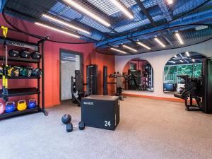 Posilňovňa alebo fitness centrum v ubytovaní Yugo Bottleworks