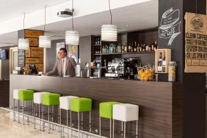 De lounge of bar bij NH Amsterdam Zuid