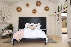 Postel nebo postele na pokoji v ubytování The Silos by Stamford Holiday Cottages