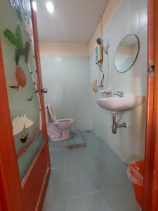 Koupelna v ubytování TaKaYai GuestHouse + 14 fotografií