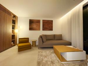Posezení v ubytování Marcel Cahen 5 Luxurious Home for Families Groups and Events