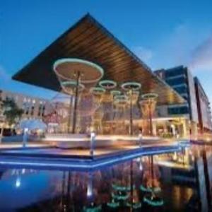 Bazén v ubytování Axis Luxury Two Bed Apartment- Mountain and Ocean View -Century City nebo v jeho okolí