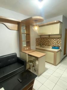 Η κουζίνα ή μικρή κουζίνα στο Cibubur Village Apartemen by Ar-property