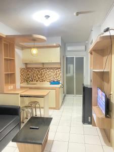 Η κουζίνα ή μικρή κουζίνα στο Cibubur Village Apartemen by Ar-property