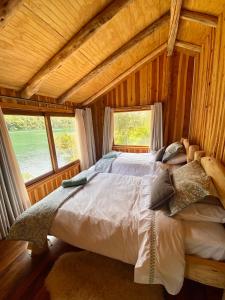 Postel nebo postele na pokoji v ubytování Refugio del Chucao