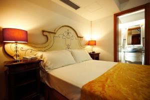 Voodi või voodid majutusasutuse Vico Regio Hotel toas